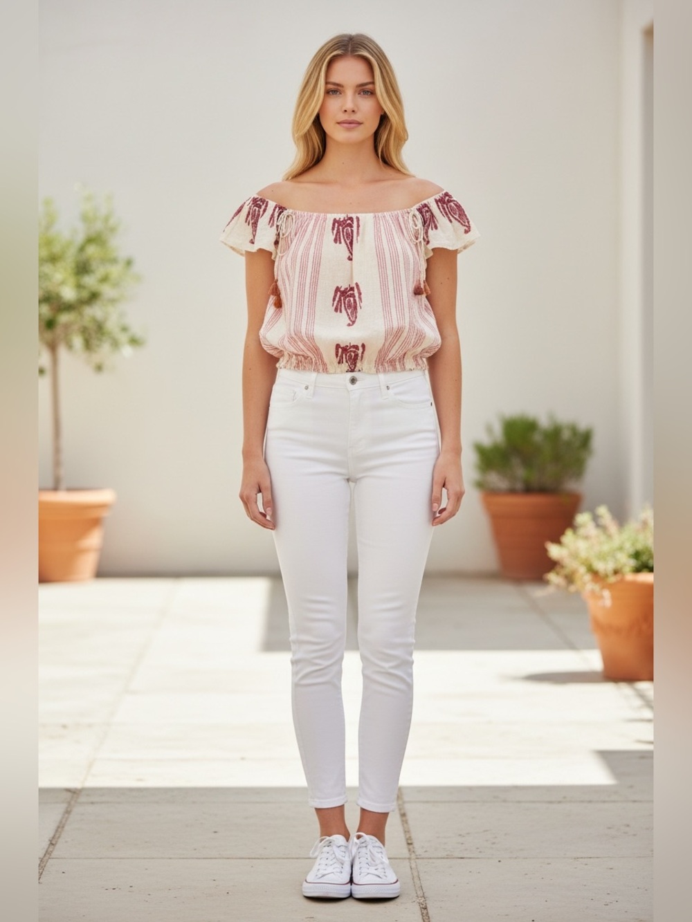 Free People| Embroidered Top| Size small EUC
